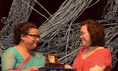 Sunita receiving Ramon Magsaysay Award 2013
